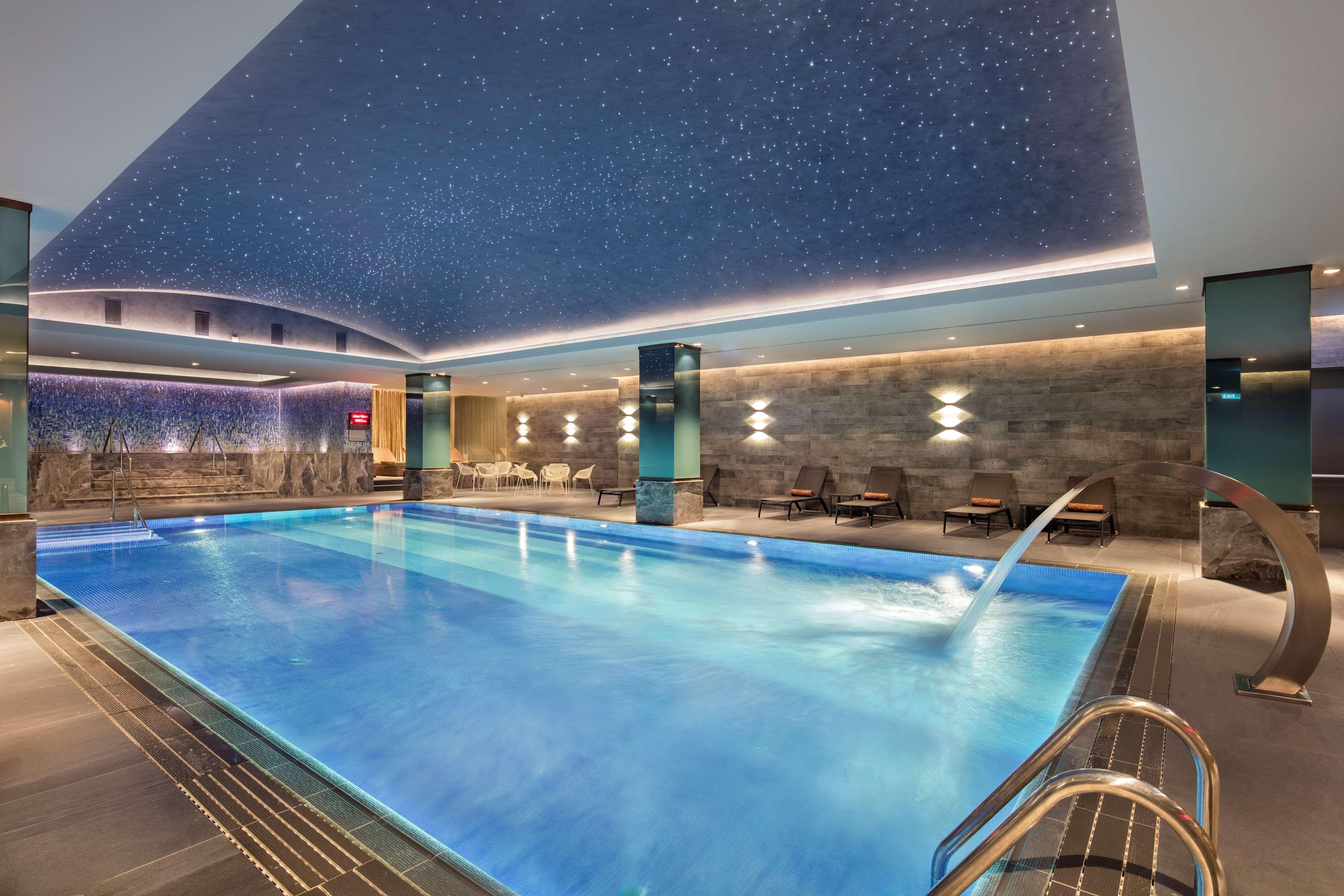 斯科普里希尔顿逸林酒店 外观 照片 The pool at the hotel
