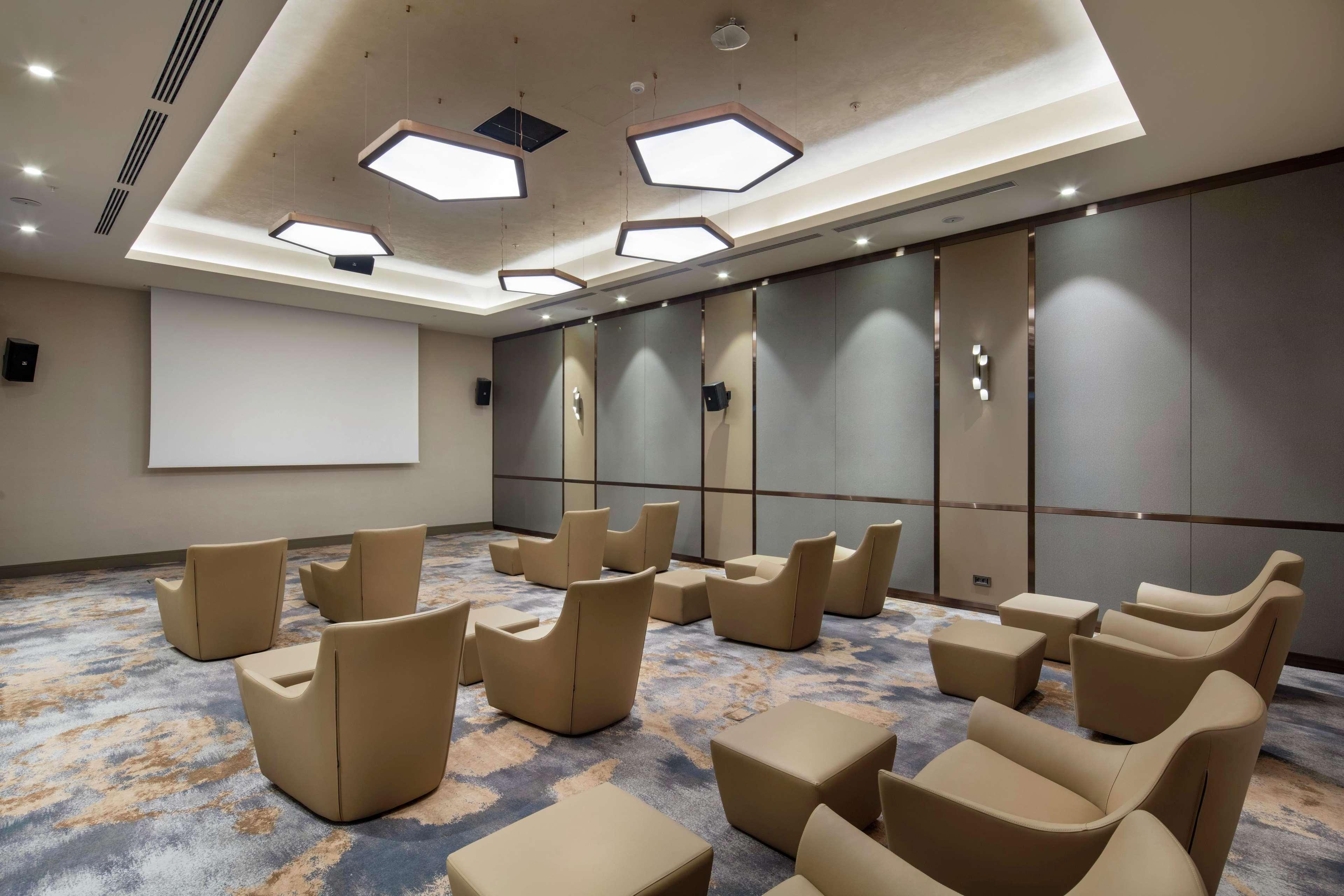 斯科普里希尔顿逸林酒店 外观 照片 The meeting room