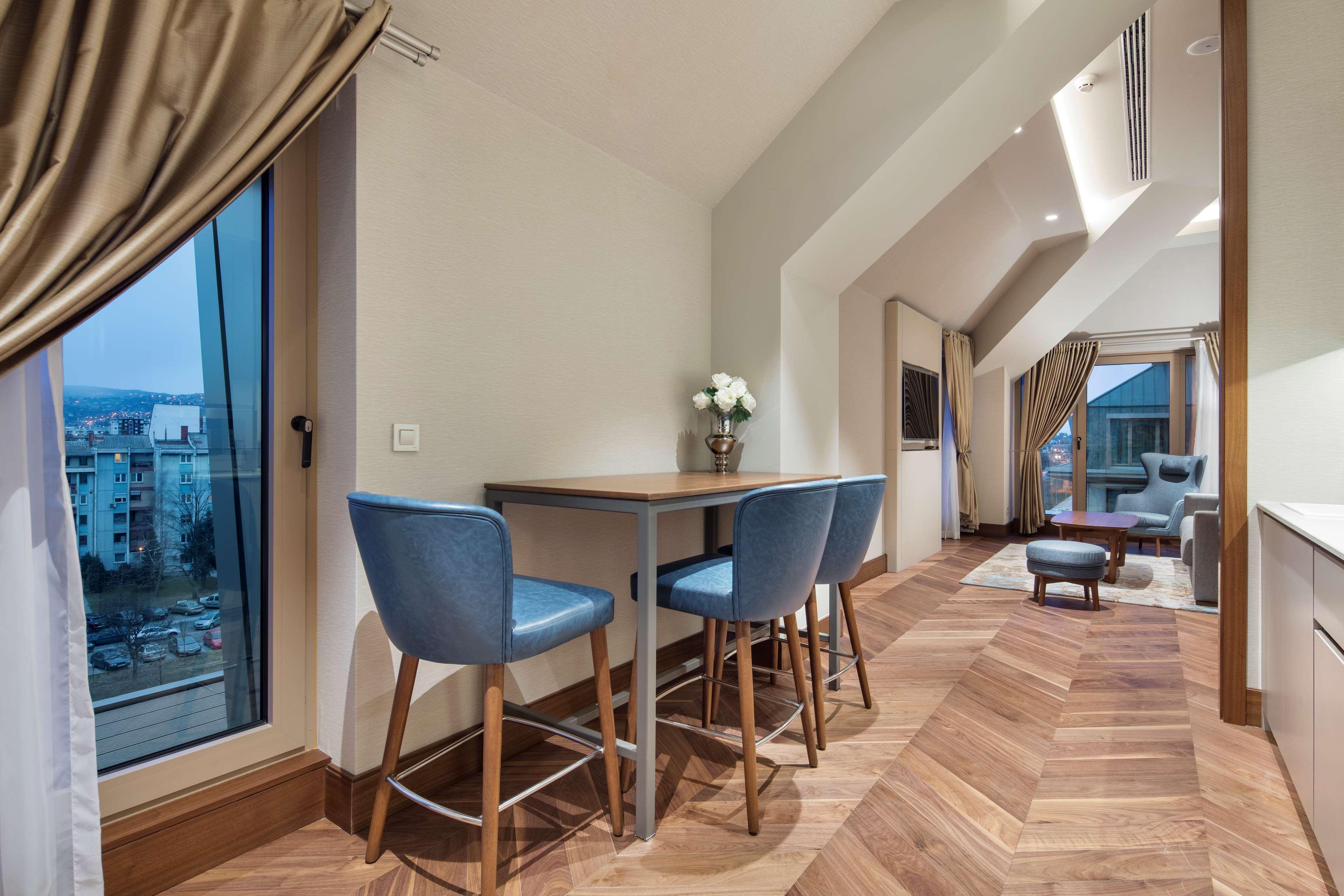 斯科普里希尔顿逸林酒店 外观 照片 A suite at the hotel