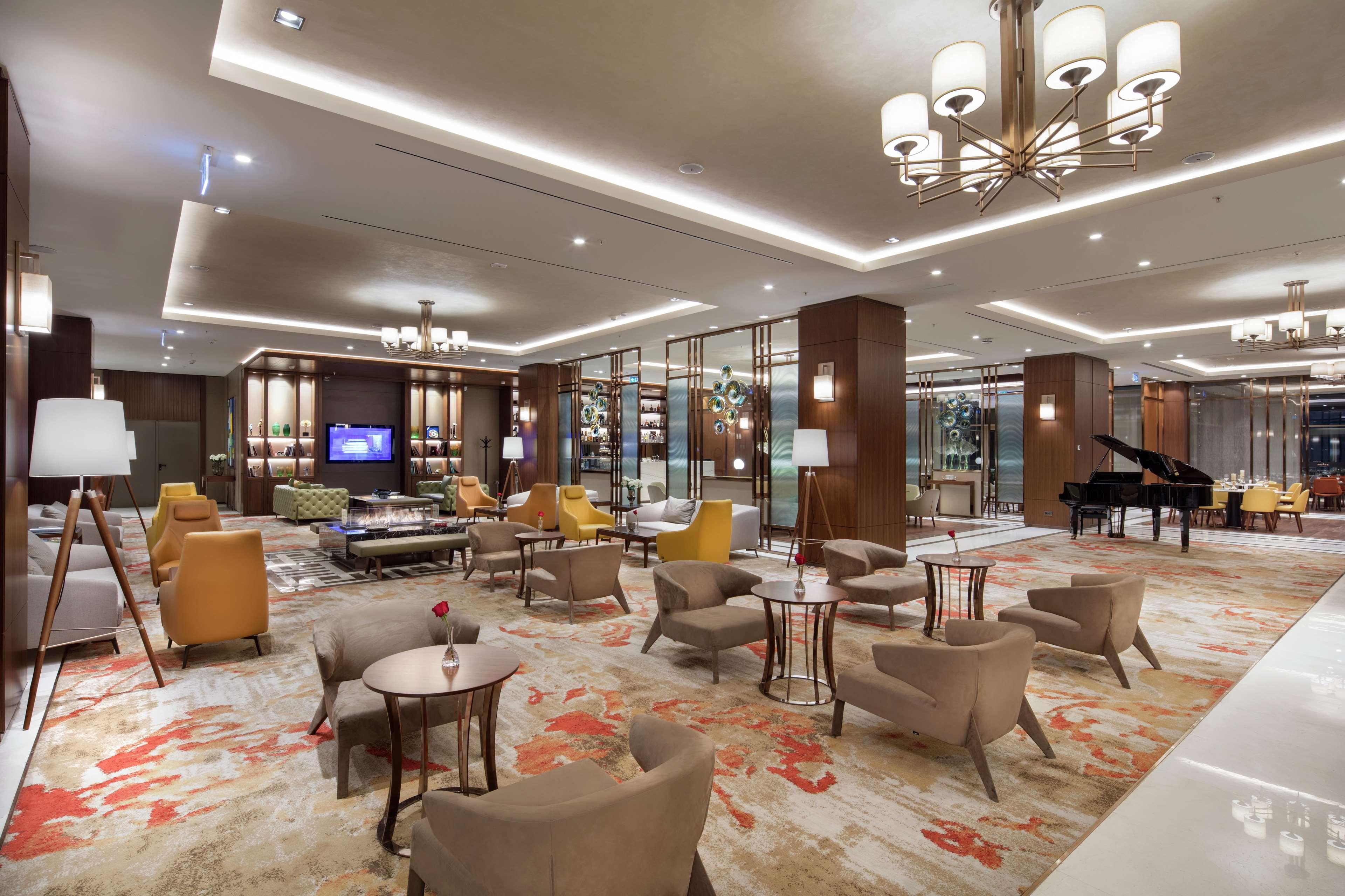 斯科普里希尔顿逸林酒店 外观 照片 The lobby of the hotel